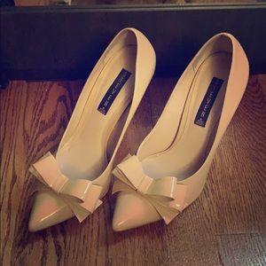 Nude leather heels with Bow detail!